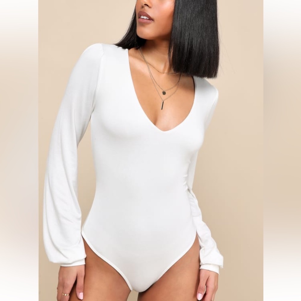 A2 -145 Lulus white Kaylene Ivory V-Neck Balloon SleeveBodysuit size medium